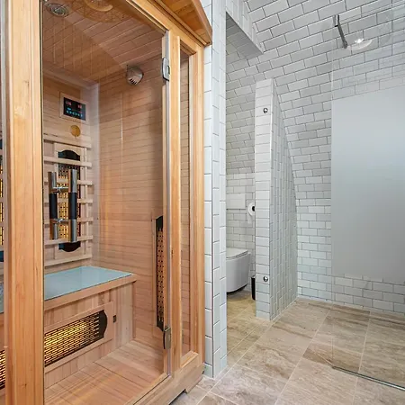 Gejzir Vendeghaz 티하니