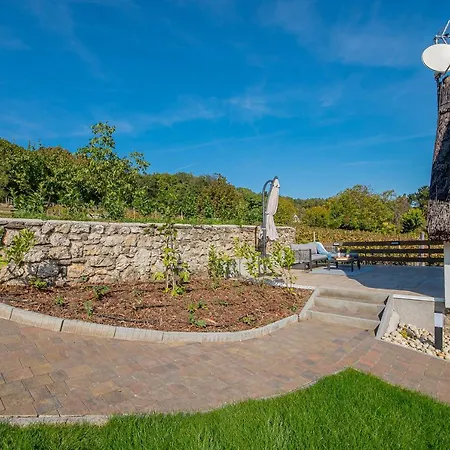 Gejzir Vendeghaz * 티하니