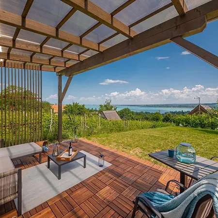 Gejzir Vendeghaz 티하니