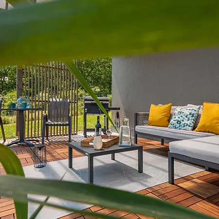 Gejzir Vendeghaz 티하니