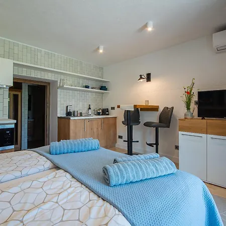 Gejzir Vendeghaz Tihany